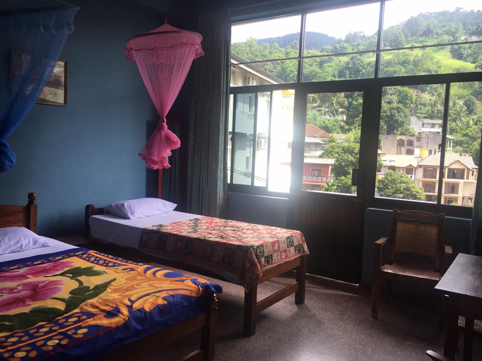 Majestic Tourist Hotel 2*