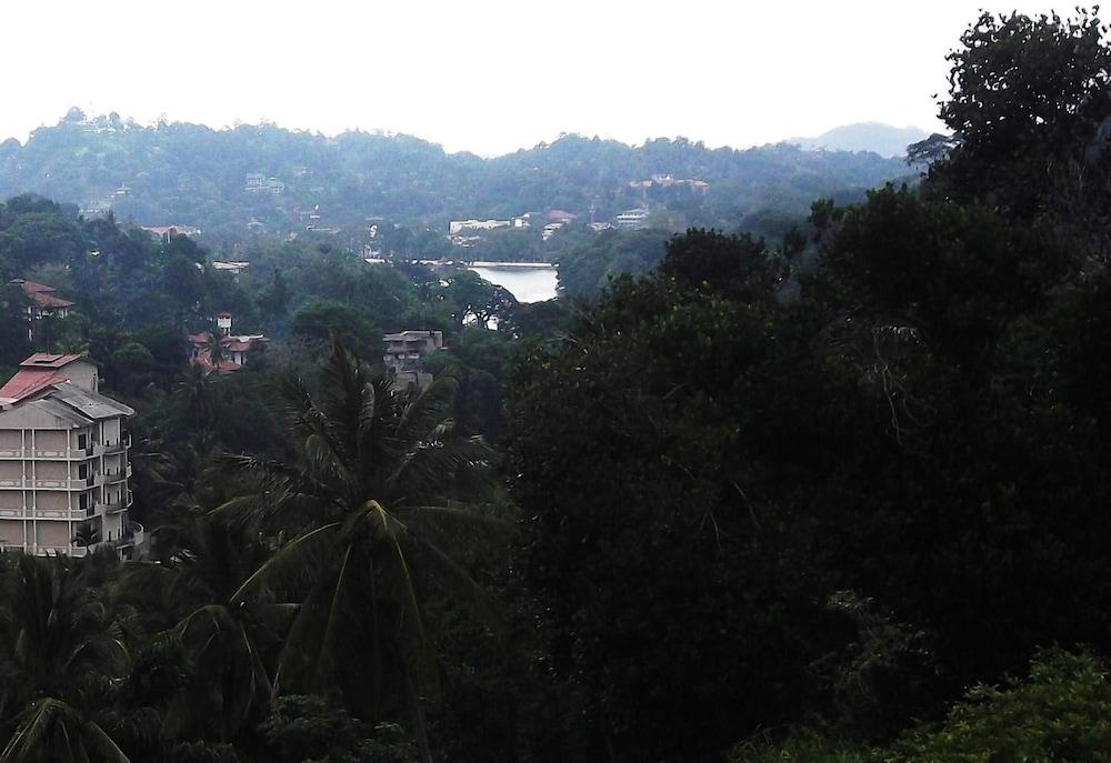 Majestic Tourist Hotel Kandy